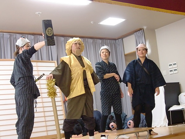 ふぁみぃゆ行田新年会　職員による劇　水戸黄門の写真です。