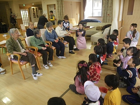 太田保育園年長組（38人）の皆さんが遊びに来てくれました。